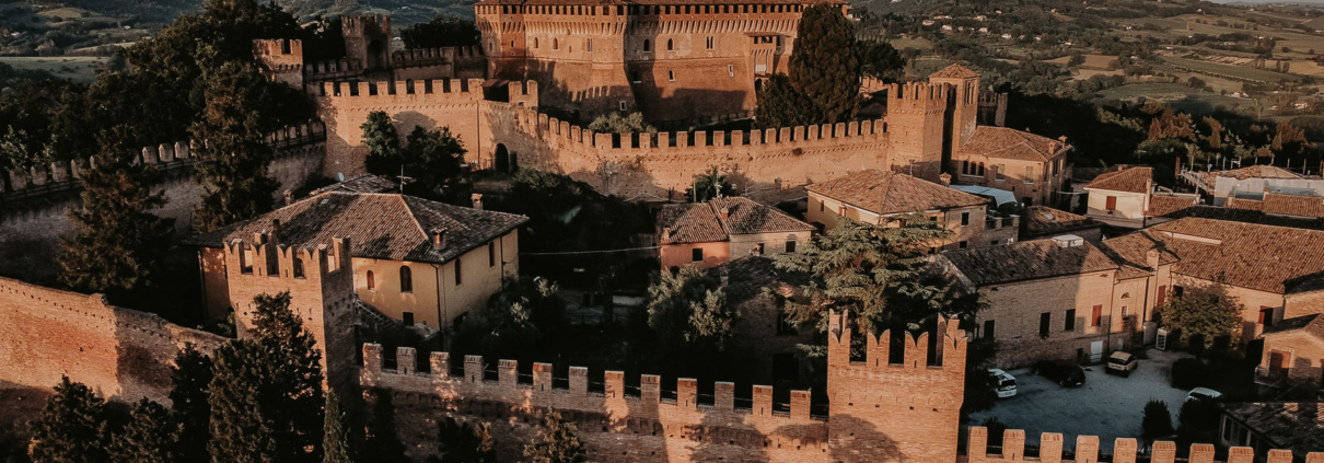 Il castello di Gradara ospita da 10 anni The Magic Castle, l'evento più magico d'Italia